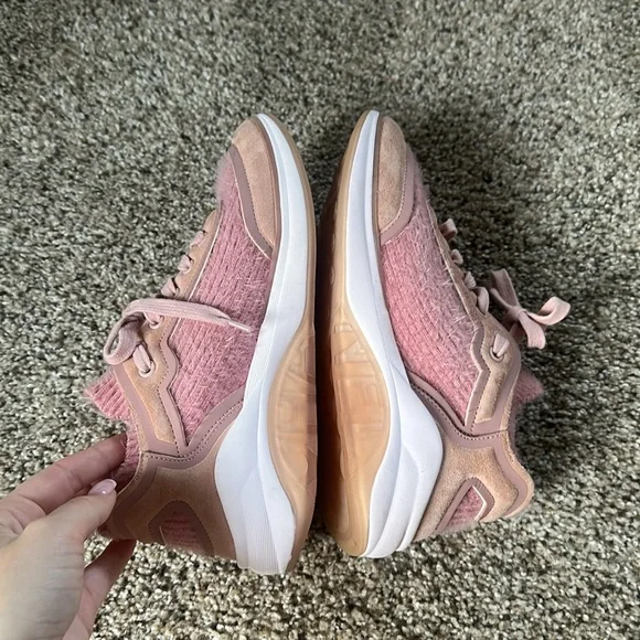 Chanel Pink Interlocking CC Logo Sneakers size 36.5. - Picture 8 of 11